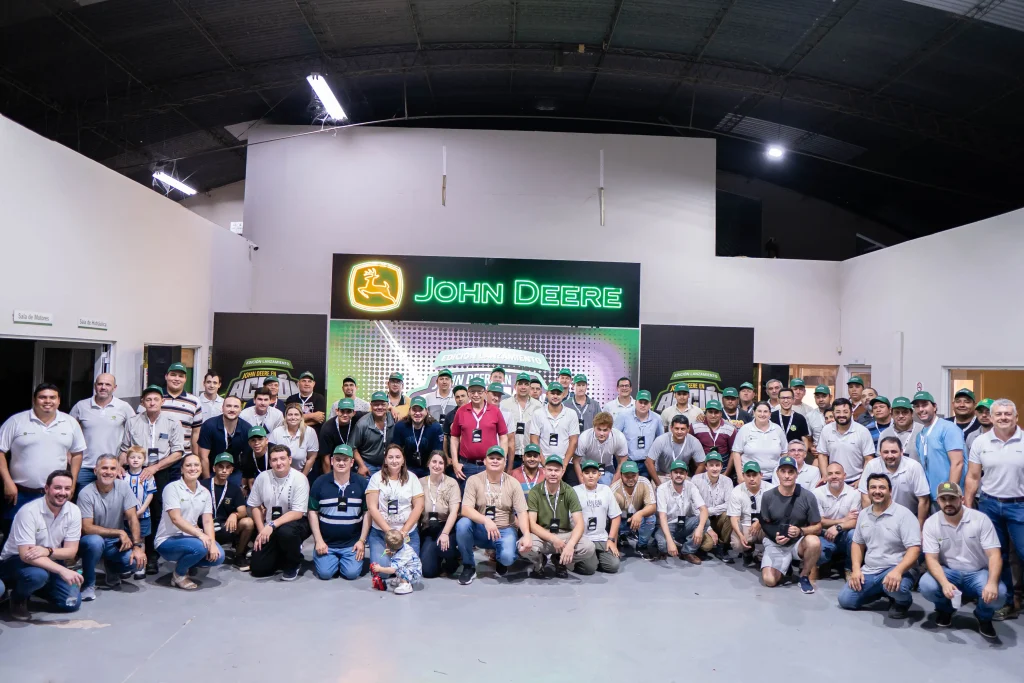 Sartor presentó los nuevos pulverizadores John Deere y PLA en Charata
